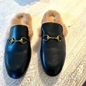 Gucci Black Leather Fur Loafers with Gold Horsebit